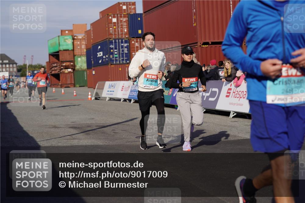 03.10.2025 - Köhlbrandbrückenlauf Michael Burmester http://msf.ph/oto/9017009 03.10.2025 10:16:18 Ziel 1821, 2165, 2254, 2293, 2422, 2423, 2448, 2641, 2902, 3213, 3576, 3823 meine-sportfotos.de