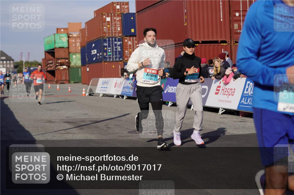 03.10.2025 - Köhlbrandbrückenlauf Michael Burmester http://msf.ph/oto/9017017 03.10.2025 10:16:18 Ziel 1821, 2165, 2254, 2293, 2422, 2423, 2448, 2641, 2902, 3213, 3576, 3823 meine-sportfotos.de