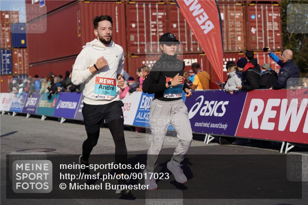 03.10.2025 - Köhlbrandbrückenlauf Michael Burmester http://msf.ph/oto/9017023 03.10.2025 10:16:19 Ziel 2165, 2254, 2293, 2448, 2641, 2902, 3213, 3576, 3823 meine-sportfotos.de