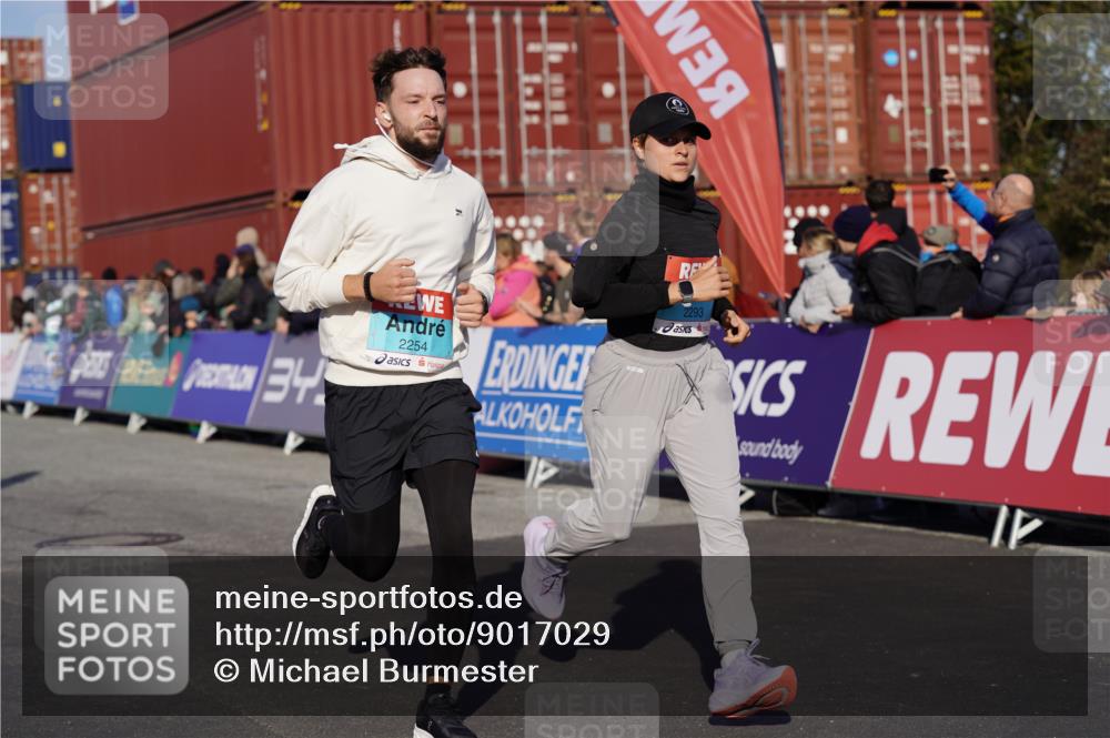 03.10.2025 - Köhlbrandbrückenlauf Michael Burmester http://msf.ph/oto/9017029 03.10.2025 10:16:19 Ziel 2165, 2254, 2293, 2448, 2641, 2902, 3213, 3576, 3823 meine-sportfotos.de