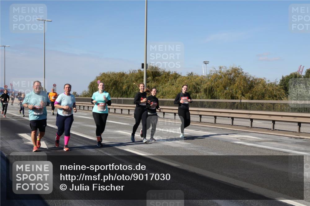 03.10.2025 - Köhlbrandbrückenlauf Julia Fischer http://msf.ph/oto/9017030 03.10.2025 13:22:14 Position 3  meine-sportfotos.de
