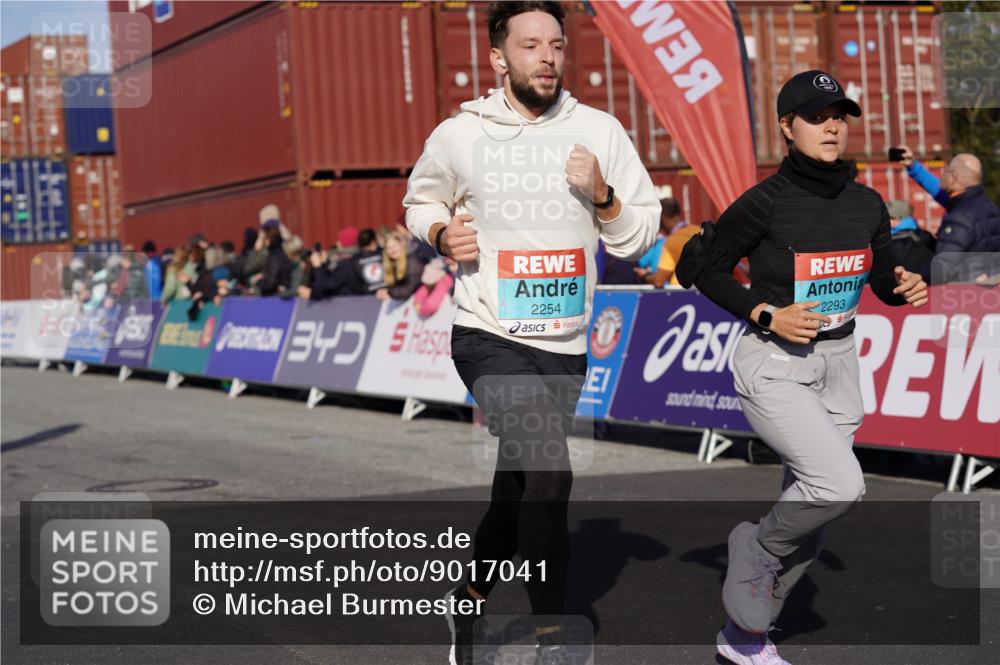 03.10.2025 - Köhlbrandbrückenlauf Michael Burmester http://msf.ph/oto/9017041 03.10.2025 10:16:19 Ziel 2165, 2254, 2293, 2448, 2641, 2902, 3213, 3576, 3823 meine-sportfotos.de