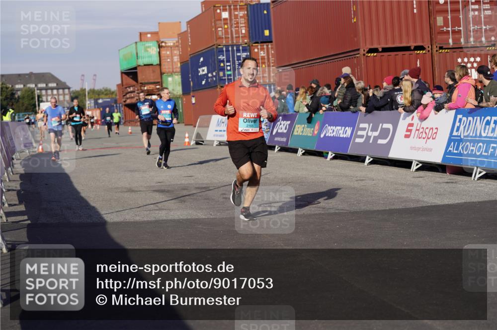 03.10.2025 - Köhlbrandbrückenlauf Michael Burmester http://msf.ph/oto/9017053 03.10.2025 10:16:24 Ziel 1325, 2165, 2254, 2287, 2293, 2945 meine-sportfotos.de
