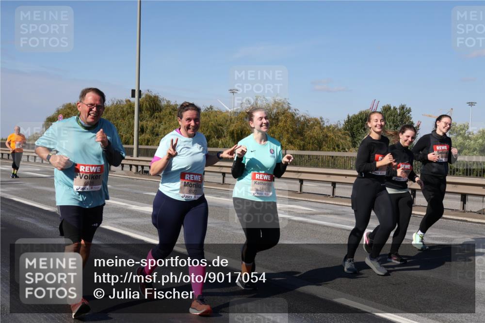 03.10.2025 - Köhlbrandbrückenlauf Julia Fischer http://msf.ph/oto/9017054 03.10.2025 13:22:17 Position 3 6528, 6527, 5499 meine-sportfotos.de
