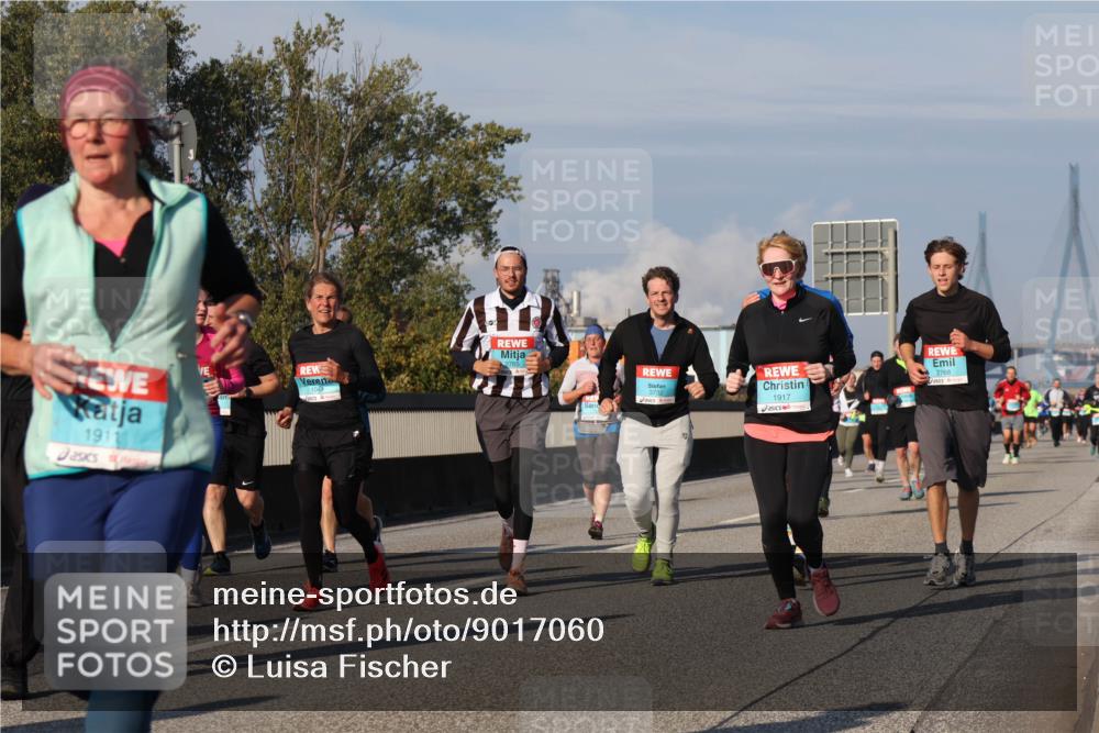 03.10.2025 - Köhlbrandbrückenlauf Luisa Fischer http://msf.ph/oto/9017060 03.10.2025 11:03:12 Position 3 1911, 3732, 1917, 2768 meine-sportfotos.de