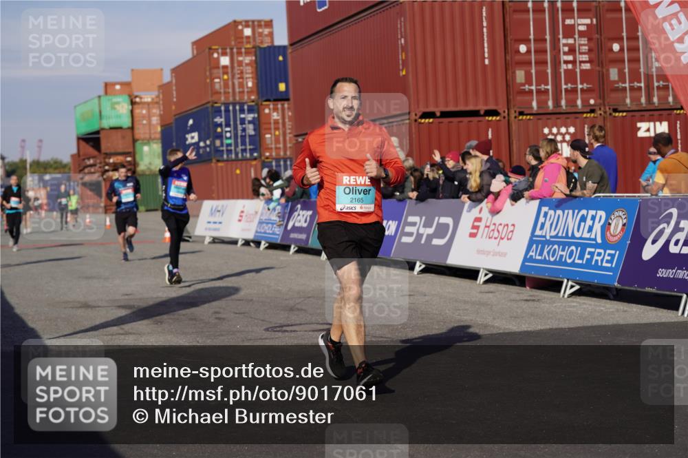 03.10.2025 - Köhlbrandbrückenlauf Michael Burmester http://msf.ph/oto/9017061 03.10.2025 10:16:25 Ziel 1325, 2165, 2254, 2287, 2293, 2778, 2945 meine-sportfotos.de