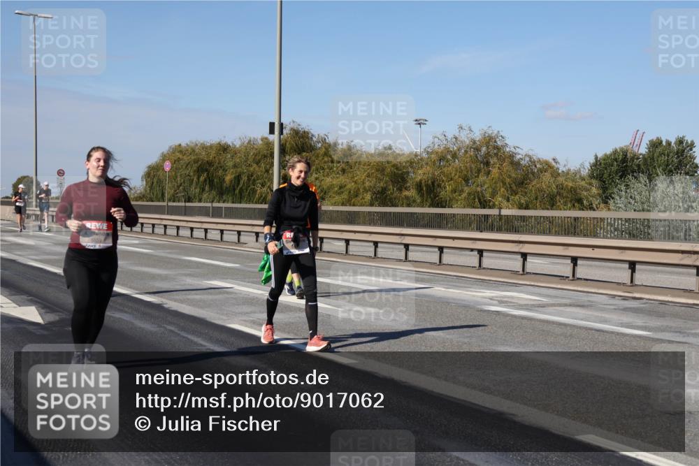 03.10.2025 - Köhlbrandbrückenlauf Julia Fischer http://msf.ph/oto/9017062 03.10.2025 13:22:23 Position 3 5559 meine-sportfotos.de