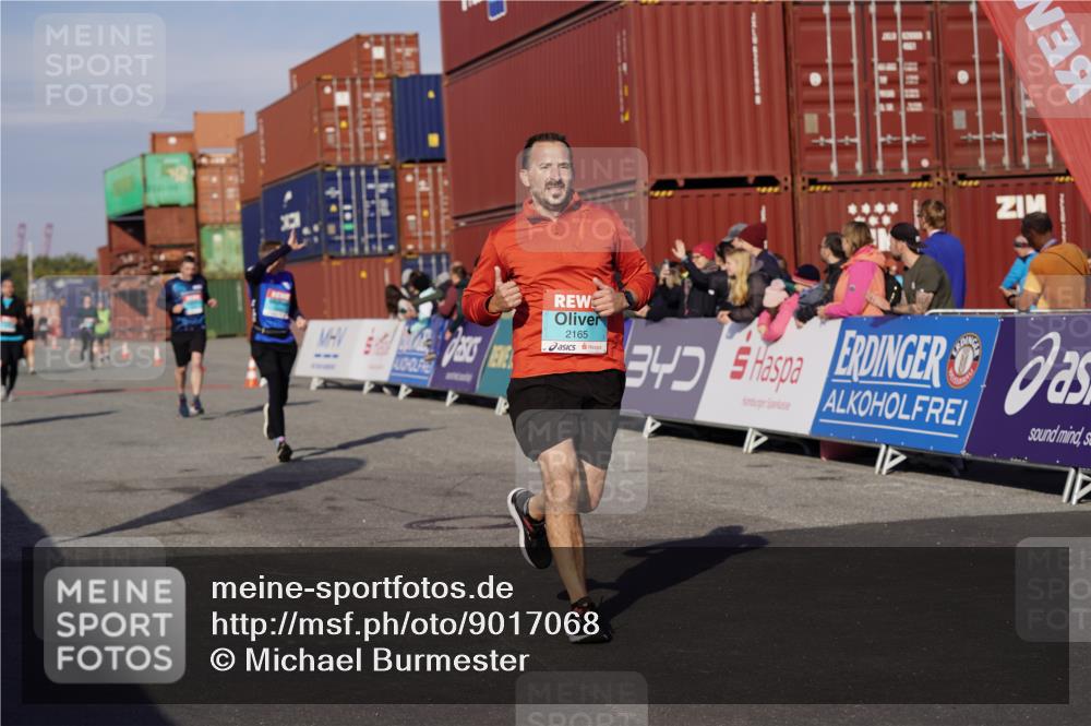 03.10.2025 - Köhlbrandbrückenlauf Michael Burmester http://msf.ph/oto/9017068 03.10.2025 10:16:25 Ziel 1325, 2165, 2254, 2287, 2293, 2778, 2945 meine-sportfotos.de