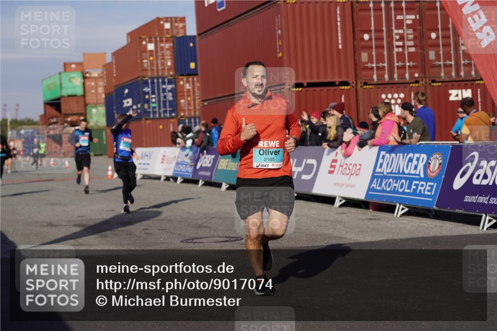 03.10.2025 - Köhlbrandbrückenlauf Michael Burmester http://msf.ph/oto/9017074 03.10.2025 10:16:25 Ziel 1325, 2165, 2254, 2287, 2293, 2778, 2945 meine-sportfotos.de