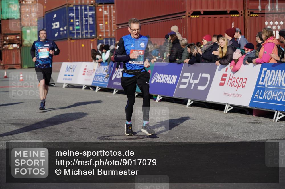 03.10.2025 - Köhlbrandbrückenlauf Michael Burmester http://msf.ph/oto/9017079 03.10.2025 10:16:26 Ziel 1325, 2165, 2287, 2778, 2945 meine-sportfotos.de