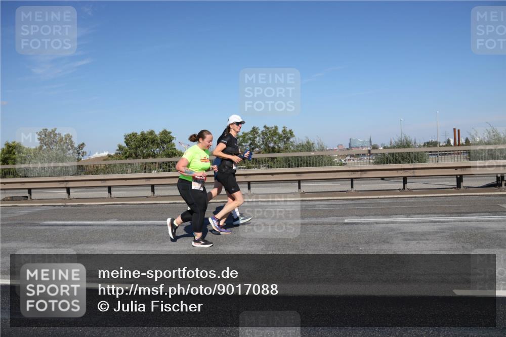 03.10.2025 - Köhlbrandbrückenlauf Julia Fischer http://msf.ph/oto/9017088 03.10.2025 13:22:39 Position 3  meine-sportfotos.de