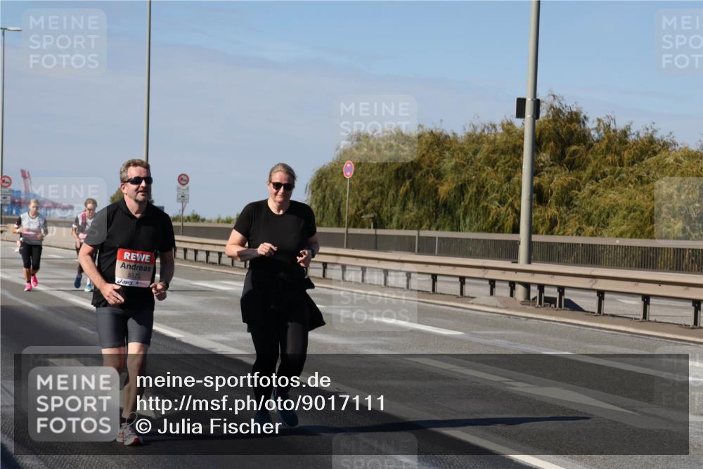 03.10.2025 - Köhlbrandbrückenlauf Julia Fischer http://msf.ph/oto/9017111 03.10.2025 13:23:02 Position 3 5375 meine-sportfotos.de