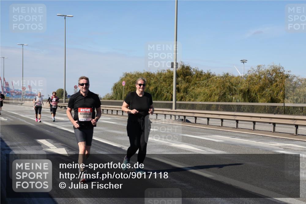 03.10.2025 - Köhlbrandbrückenlauf Julia Fischer http://msf.ph/oto/9017118 03.10.2025 13:23:03 Position 3 5375 meine-sportfotos.de