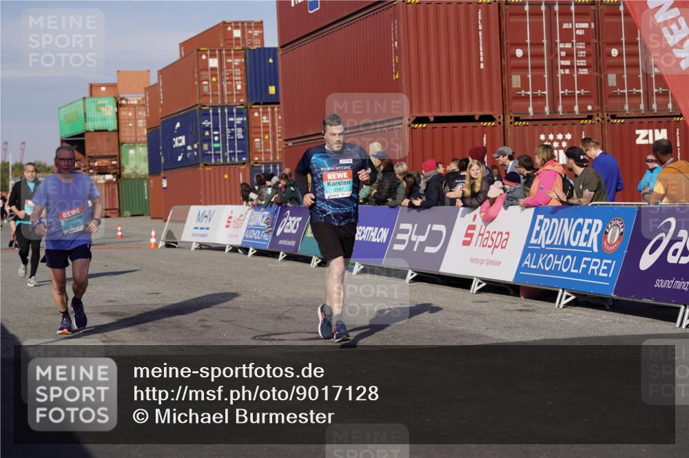 03.10.2025 - Köhlbrandbrückenlauf Michael Burmester http://msf.ph/oto/9017128 03.10.2025 10:16:29 Ziel 1325, 2287, 2778, 2945 meine-sportfotos.de