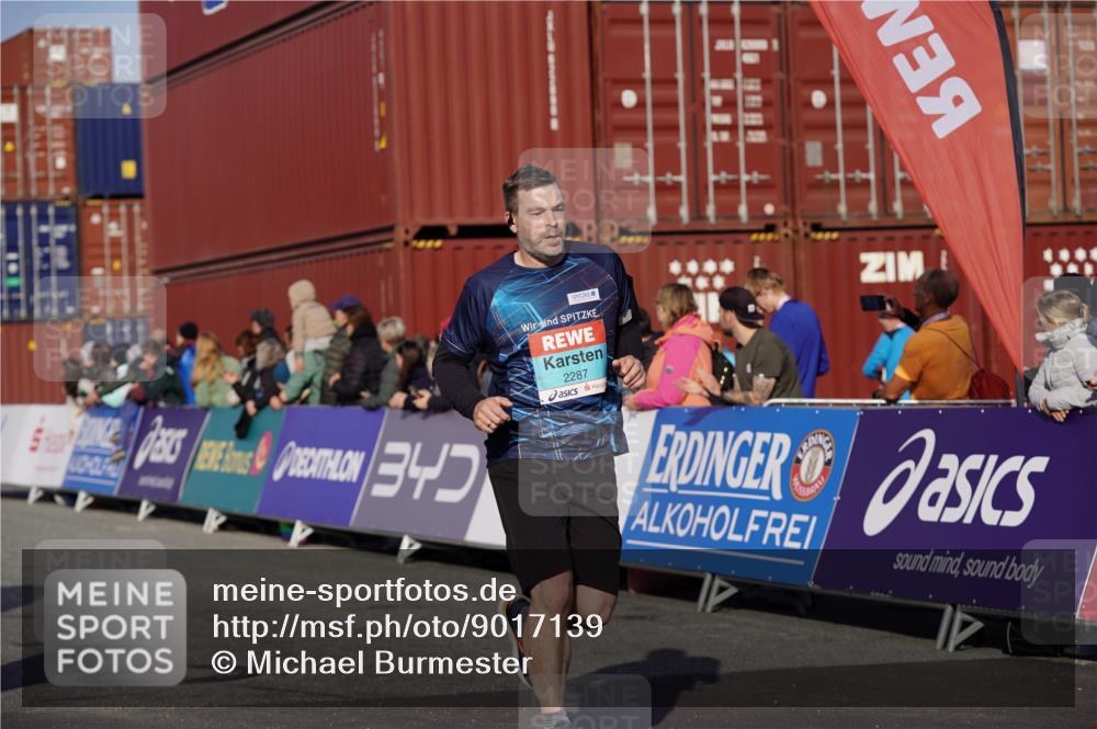 03.10.2025 - Köhlbrandbrückenlauf Michael Burmester http://msf.ph/oto/9017139 03.10.2025 10:16:29 Ziel 1325, 2287, 2778, 2945 meine-sportfotos.de