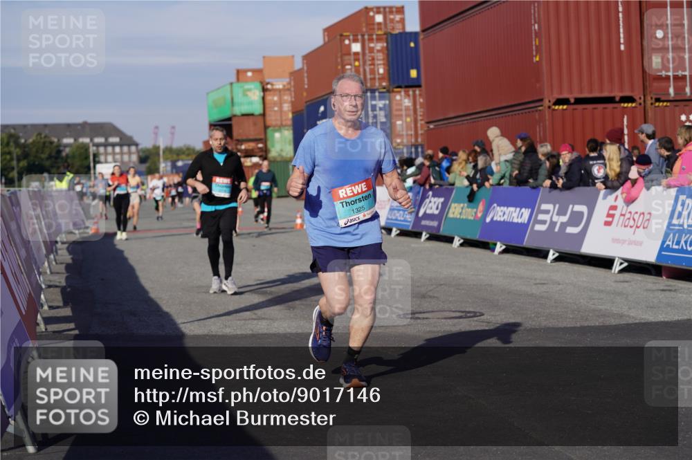 03.10.2025 - Köhlbrandbrückenlauf Michael Burmester http://msf.ph/oto/9017146 03.10.2025 10:16:30 Ziel 1325, 2287, 2778, 2945, 3747 meine-sportfotos.de