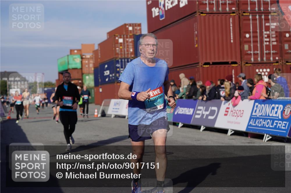 03.10.2025 - Köhlbrandbrückenlauf Michael Burmester http://msf.ph/oto/9017151 03.10.2025 10:16:31 Ziel 1325, 2113, 2247, 2287, 2349, 2778, 2945, 3747 meine-sportfotos.de