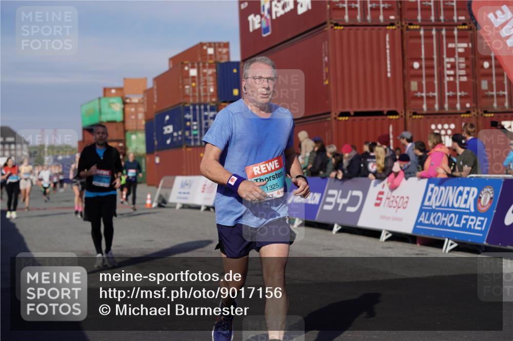 03.10.2025 - Köhlbrandbrückenlauf Michael Burmester http://msf.ph/oto/9017156 03.10.2025 10:16:31 Ziel 1325, 2113, 2247, 2287, 2349, 2778, 2945, 3747 meine-sportfotos.de