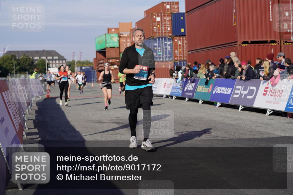 03.10.2025 - Köhlbrandbrückenlauf Michael Burmester http://msf.ph/oto/9017172 03.10.2025 10:16:33 Ziel 1325, 1437, 2113, 2247, 2287, 2349, 2778, 3747 meine-sportfotos.de