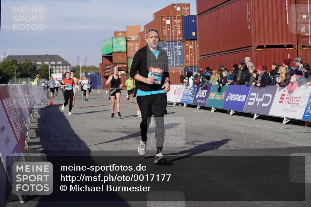 03.10.2025 - Köhlbrandbrückenlauf Michael Burmester http://msf.ph/oto/9017177 03.10.2025 10:16:33 Ziel 1325, 1437, 2113, 2247, 2287, 2349, 2778, 3747 meine-sportfotos.de