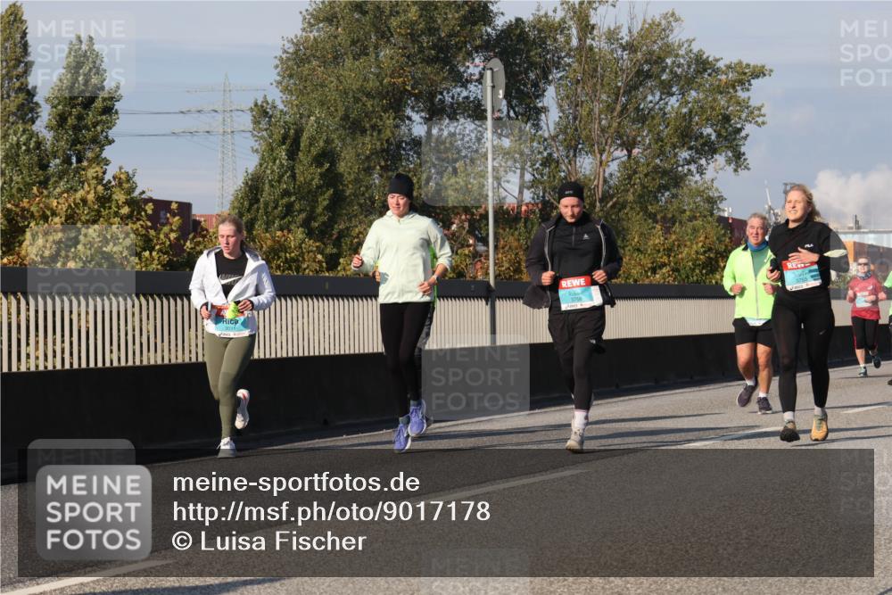 03.10.2025 - Köhlbrandbrückenlauf Luisa Fischer http://msf.ph/oto/9017178 03.10.2025 11:03:25 Position 3 3031, 3758, 3755 meine-sportfotos.de