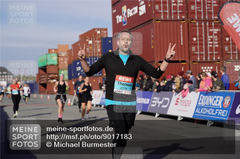 03.10.2025 - Köhlbrandbrückenlauf Michael Burmester http://msf.ph/oto/9017183 03.10.2025 10:16:34 Ziel 1325, 1437, 2113, 2247, 2287, 2349, 2778, 3194, 3747 meine-sportfotos.de