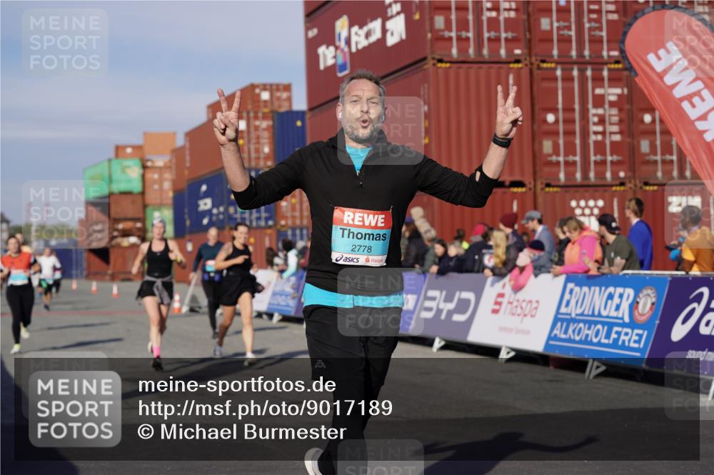 03.10.2025 - Köhlbrandbrückenlauf Michael Burmester http://msf.ph/oto/9017189 03.10.2025 10:16:34 Ziel 1325, 1437, 2113, 2247, 2287, 2349, 2778, 3194, 3747 meine-sportfotos.de