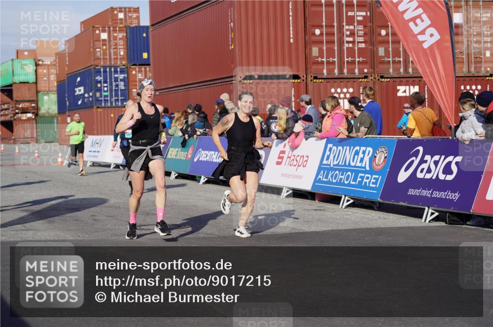 03.10.2025 - Köhlbrandbrückenlauf Michael Burmester http://msf.ph/oto/9017215 03.10.2025 10:16:35 Ziel 1437, 2113, 2247, 2287, 2349, 2778, 3194, 3747 meine-sportfotos.de