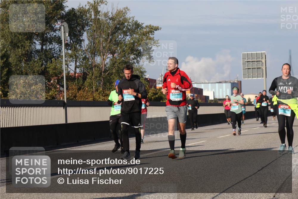 03.10.2025 - Köhlbrandbrückenlauf Luisa Fischer http://msf.ph/oto/9017225 03.10.2025 11:03:30 Position 3 2674, 2854, 2855 meine-sportfotos.de