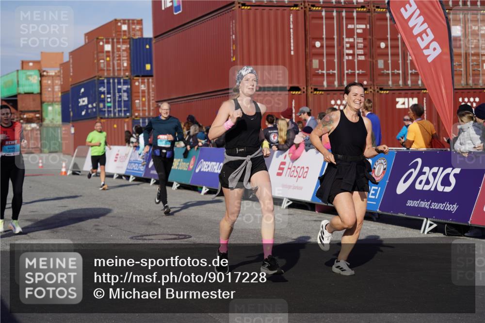 03.10.2025 - Köhlbrandbrückenlauf Michael Burmester http://msf.ph/oto/9017228 03.10.2025 10:16:36 Ziel 1437, 2113, 2247, 2349, 2404, 2778, 3194, 3747 meine-sportfotos.de