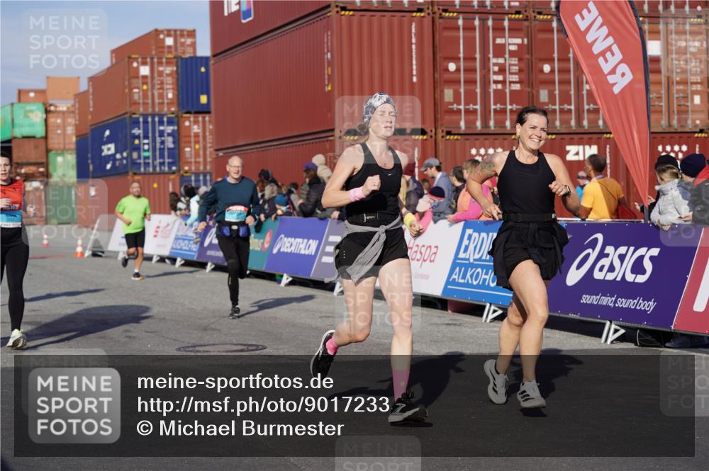 03.10.2025 - Köhlbrandbrückenlauf Michael Burmester http://msf.ph/oto/9017233 03.10.2025 10:16:36 Ziel 1437, 2113, 2247, 2349, 2404, 2778, 3194, 3747 meine-sportfotos.de