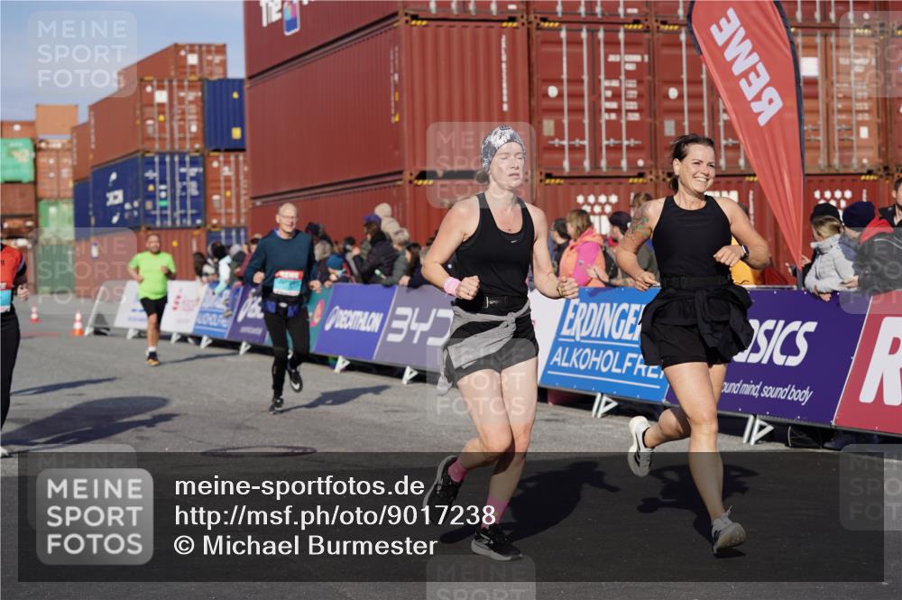 03.10.2025 - Köhlbrandbrückenlauf Michael Burmester http://msf.ph/oto/9017238 03.10.2025 10:16:36 Ziel 1437, 2113, 2247, 2349, 2404, 2778, 3194, 3747 meine-sportfotos.de