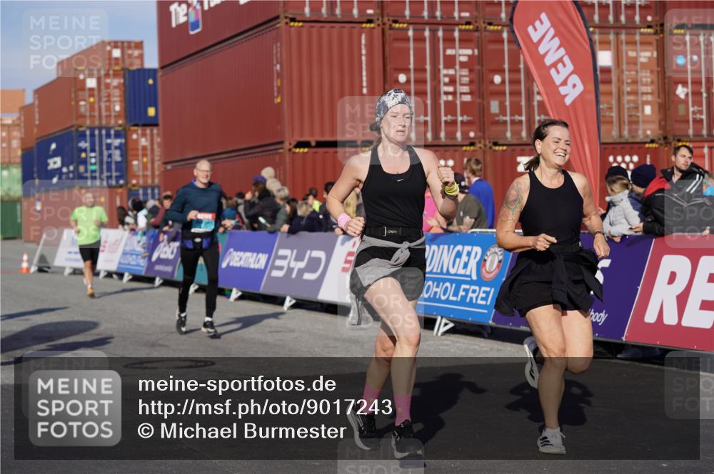 03.10.2025 - Köhlbrandbrückenlauf Michael Burmester http://msf.ph/oto/9017243 03.10.2025 10:16:36 Ziel 1437, 2113, 2247, 2349, 2404, 2778, 3194, 3747 meine-sportfotos.de