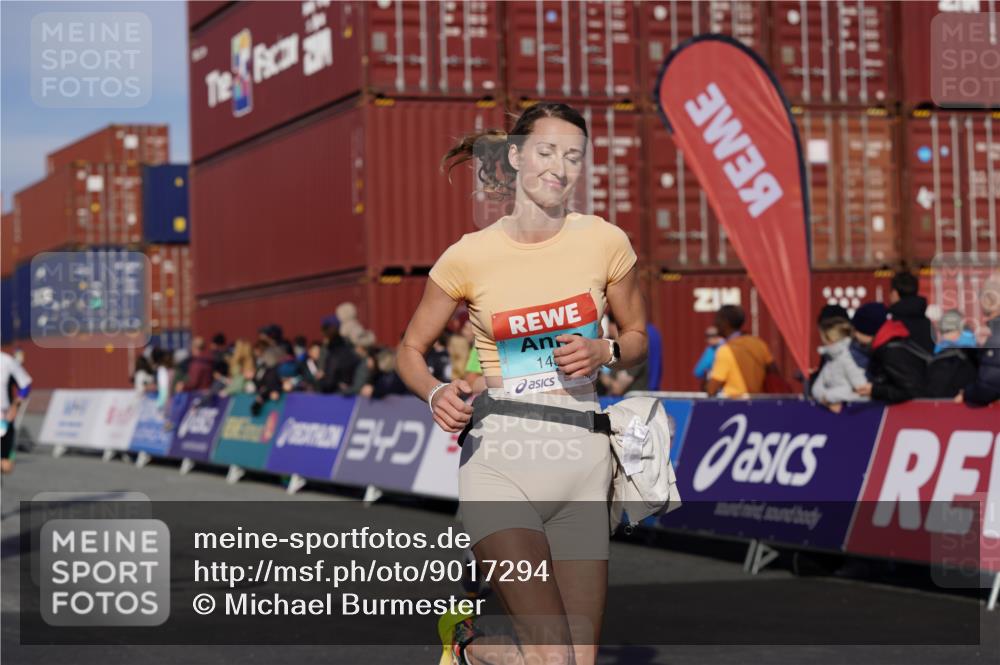 03.10.2025 - Köhlbrandbrückenlauf Michael Burmester http://msf.ph/oto/9017294 03.10.2025 10:16:40 Ziel 1303, 1304, 1437, 1708, 2113, 2247, 2349, 2404, 3194, 3747 meine-sportfotos.de
