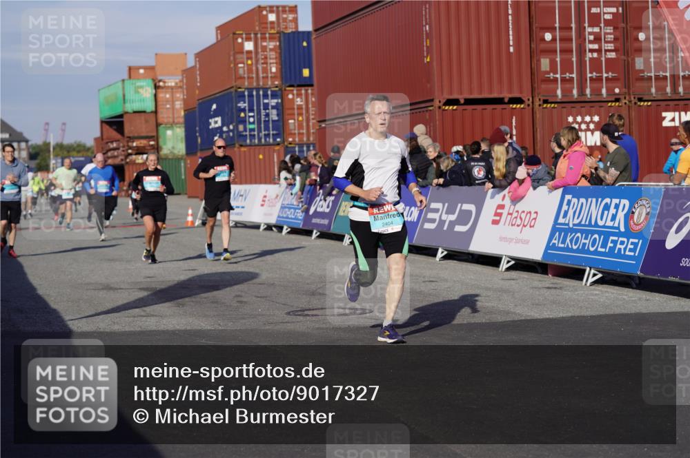 03.10.2025 - Köhlbrandbrückenlauf Michael Burmester http://msf.ph/oto/9017327 03.10.2025 10:16:42 Ziel 1303, 1304, 1322, 1437, 1708, 2113, 2247, 2349, 2404, 3194, 3747, 3779 meine-sportfotos.de