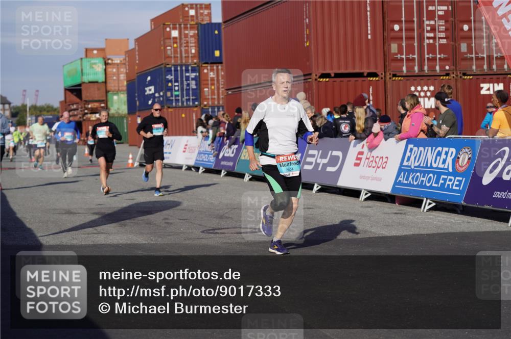 03.10.2025 - Köhlbrandbrückenlauf Michael Burmester http://msf.ph/oto/9017333 03.10.2025 10:16:42 Ziel 1303, 1304, 1322, 1437, 1708, 2113, 2247, 2349, 2404, 3194, 3747, 3779 meine-sportfotos.de