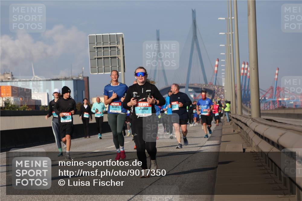 03.10.2025 - Köhlbrandbrückenlauf Luisa Fischer http://msf.ph/oto/9017350 03.10.2025 11:03:45 Position 3 2055, 1971 meine-sportfotos.de