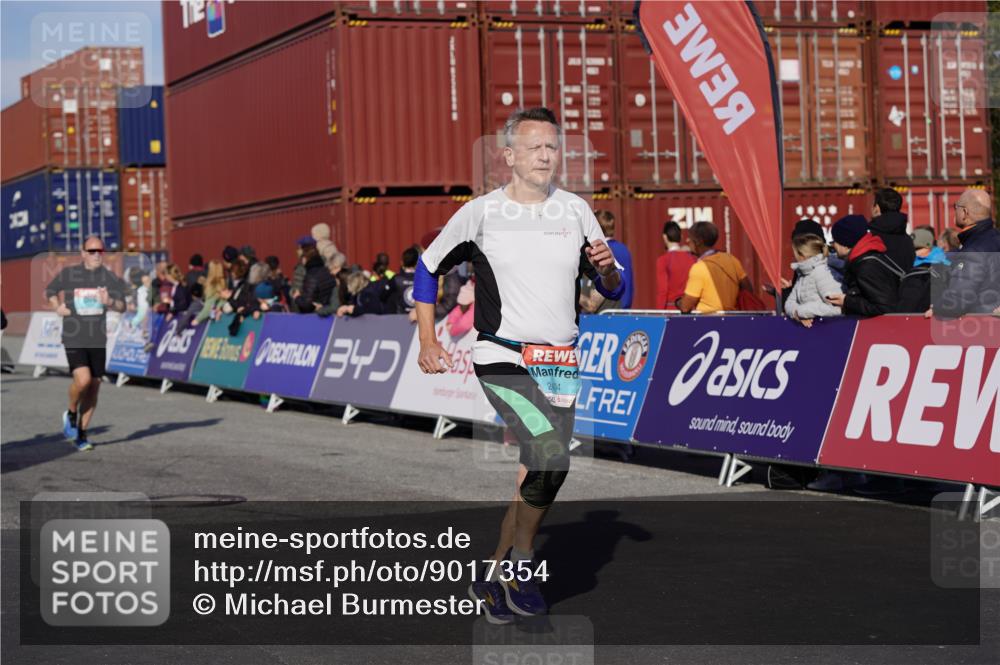 03.10.2025 - Köhlbrandbrückenlauf Michael Burmester http://msf.ph/oto/9017354 03.10.2025 10:16:43 Ziel 1202, 1303, 1304, 1322, 1437, 1708, 2113, 2247, 2349, 2404, 2750, 3194, 3416, 3779 meine-sportfotos.de