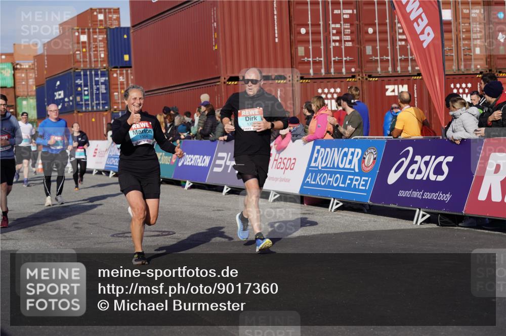 03.10.2025 - Köhlbrandbrückenlauf Michael Burmester http://msf.ph/oto/9017360 03.10.2025 10:16:45 Ziel 1202, 1204, 1303, 1304, 1322, 1708, 1720, 1760, 2404, 2750, 3194, 3416, 3779 meine-sportfotos.de