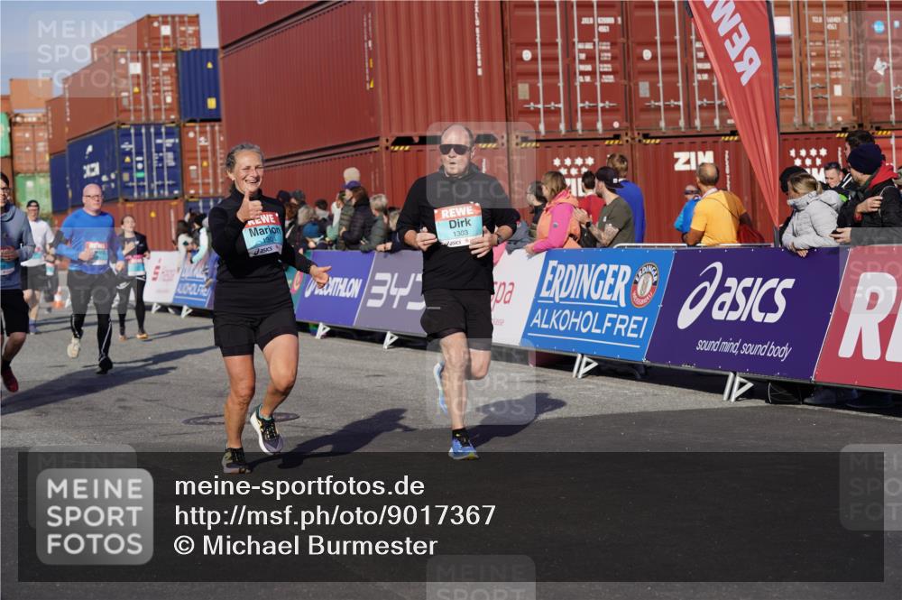 03.10.2025 - Köhlbrandbrückenlauf Michael Burmester http://msf.ph/oto/9017367 03.10.2025 10:16:45 Ziel 1202, 1204, 1303, 1304, 1322, 1708, 1720, 1760, 2404, 2750, 3194, 3416, 3779 meine-sportfotos.de