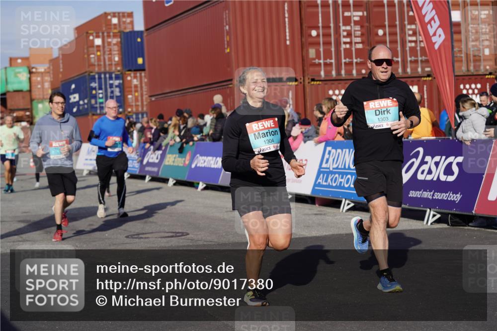 03.10.2025 - Köhlbrandbrückenlauf Michael Burmester http://msf.ph/oto/9017380 03.10.2025 10:16:46 Ziel 1202, 1204, 1303, 1304, 1322, 1708, 1720, 1760, 1938, 2404, 2514, 2750, 3194, 3416, 3779 meine-sportfotos.de