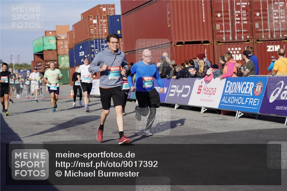 03.10.2025 - Köhlbrandbrückenlauf Michael Burmester http://msf.ph/oto/9017392 03.10.2025 10:16:47 Ziel 1179, 1202, 1204, 1303, 1304, 1322, 1708, 1720, 1760, 1938, 2404, 2514, 2750, 3416, 3779 meine-sportfotos.de