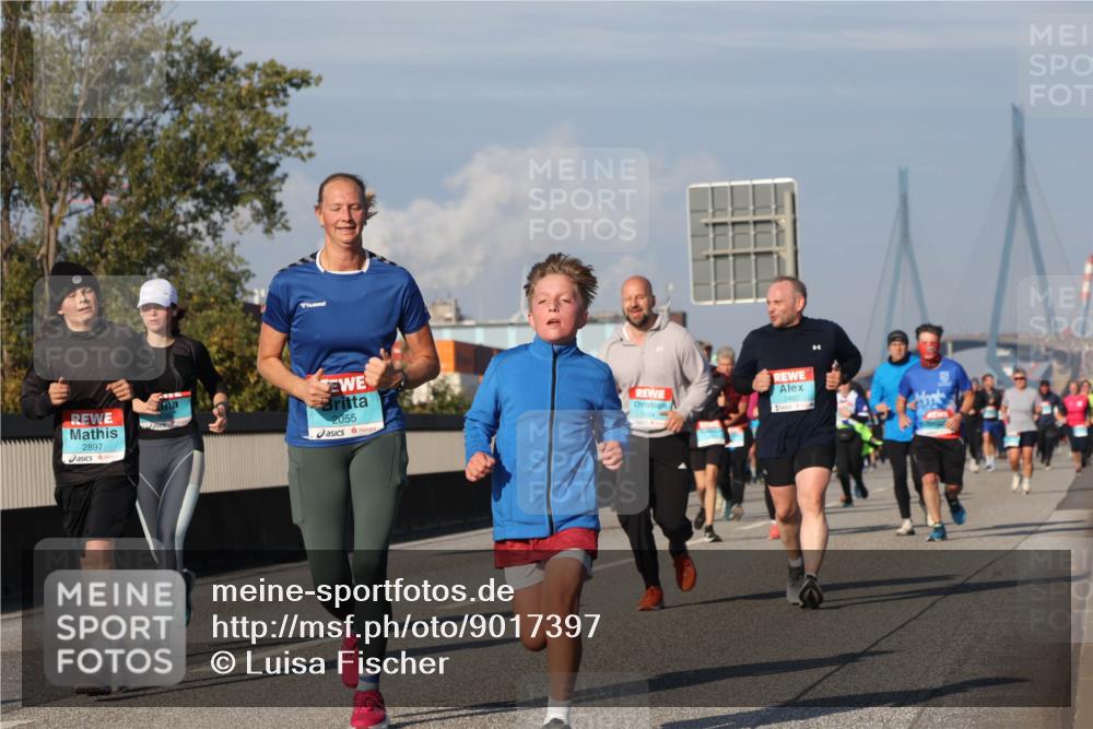 03.10.2025 - Köhlbrandbrückenlauf Luisa Fischer http://msf.ph/oto/9017397 03.10.2025 11:03:50 Position 3 2897, 2055, 2460 meine-sportfotos.de