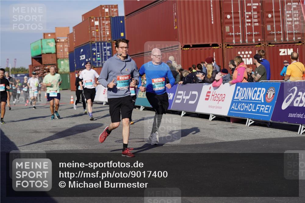 03.10.2025 - Köhlbrandbrückenlauf Michael Burmester http://msf.ph/oto/9017400 03.10.2025 10:16:47 Ziel 1179, 1202, 1204, 1303, 1304, 1322, 1708, 1720, 1760, 1938, 2404, 2514, 2750, 3416, 3779 meine-sportfotos.de