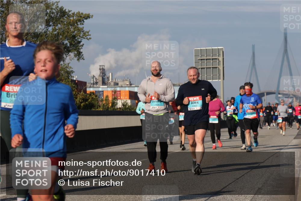 03.10.2025 - Köhlbrandbrückenlauf Luisa Fischer http://msf.ph/oto/9017410 03.10.2025 11:03:52 Position 3 20, 2424, 2460 meine-sportfotos.de