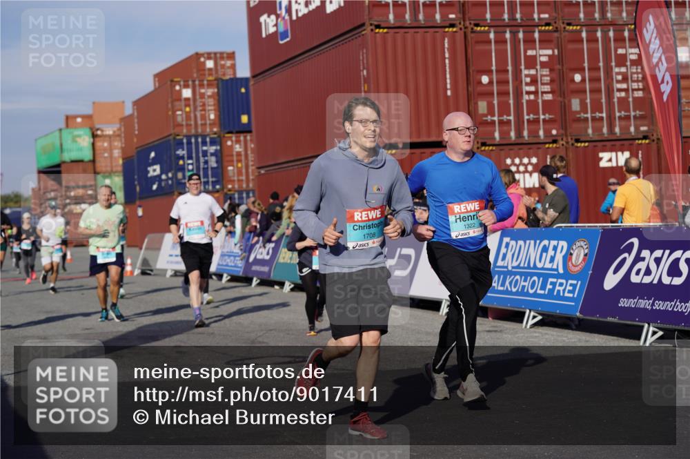 03.10.2025 - Köhlbrandbrückenlauf Michael Burmester http://msf.ph/oto/9017411 03.10.2025 10:16:47 Ziel 1179, 1202, 1204, 1303, 1304, 1322, 1708, 1720, 1760, 1938, 2404, 2514, 2750, 3416, 3779 meine-sportfotos.de