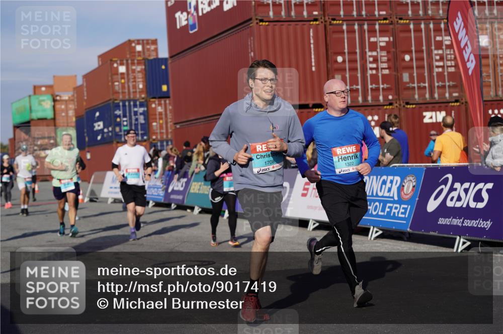 03.10.2025 - Köhlbrandbrückenlauf Michael Burmester http://msf.ph/oto/9017419 03.10.2025 10:16:47 Ziel 1179, 1202, 1204, 1303, 1304, 1322, 1708, 1720, 1760, 1938, 2404, 2514, 2750, 3416, 3779 meine-sportfotos.de