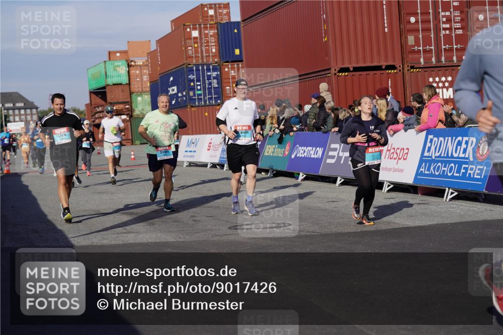 03.10.2025 - Köhlbrandbrückenlauf Michael Burmester http://msf.ph/oto/9017426 03.10.2025 10:16:48 Ziel 1179, 1202, 1204, 1303, 1304, 1322, 1708, 1720, 1760, 1938, 2404, 2514, 2750, 3125, 3416, 3779 meine-sportfotos.de