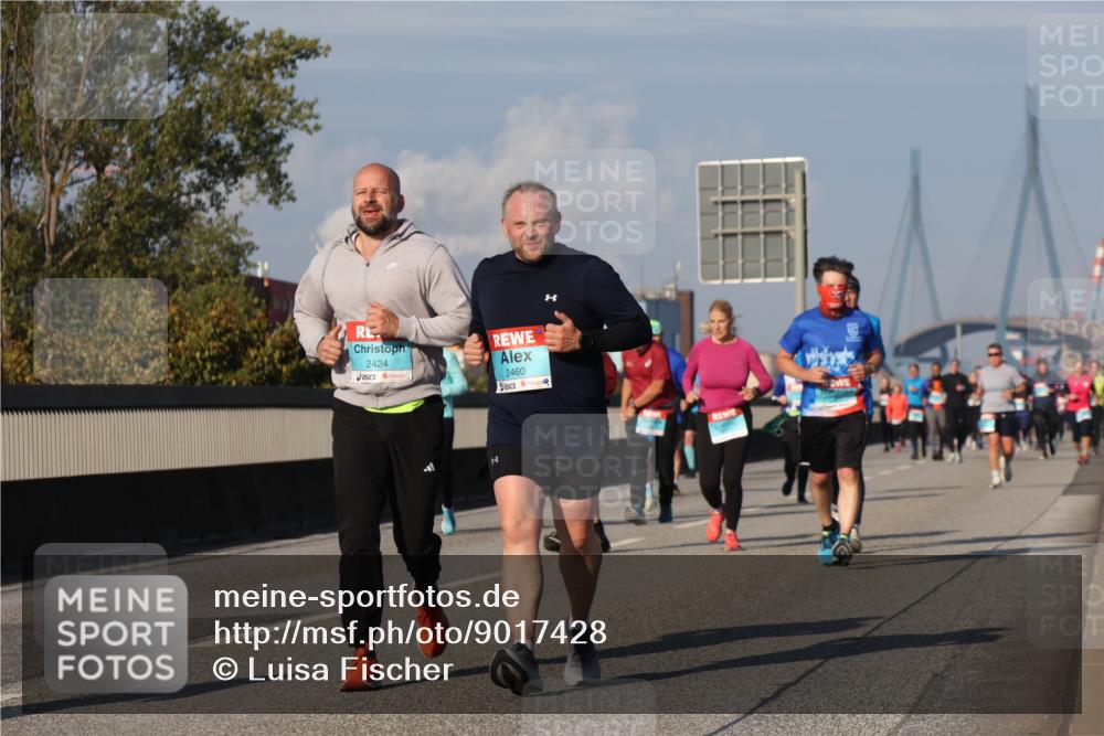 03.10.2025 - Köhlbrandbrückenlauf Luisa Fischer http://msf.ph/oto/9017428 03.10.2025 11:03:53 Position 3 2424, 2460 meine-sportfotos.de
