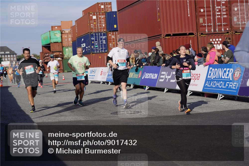 03.10.2025 - Köhlbrandbrückenlauf Michael Burmester http://msf.ph/oto/9017432 03.10.2025 10:16:48 Ziel 1179, 1202, 1204, 1303, 1304, 1322, 1708, 1720, 1760, 1938, 2404, 2514, 2750, 3125, 3416, 3779 meine-sportfotos.de